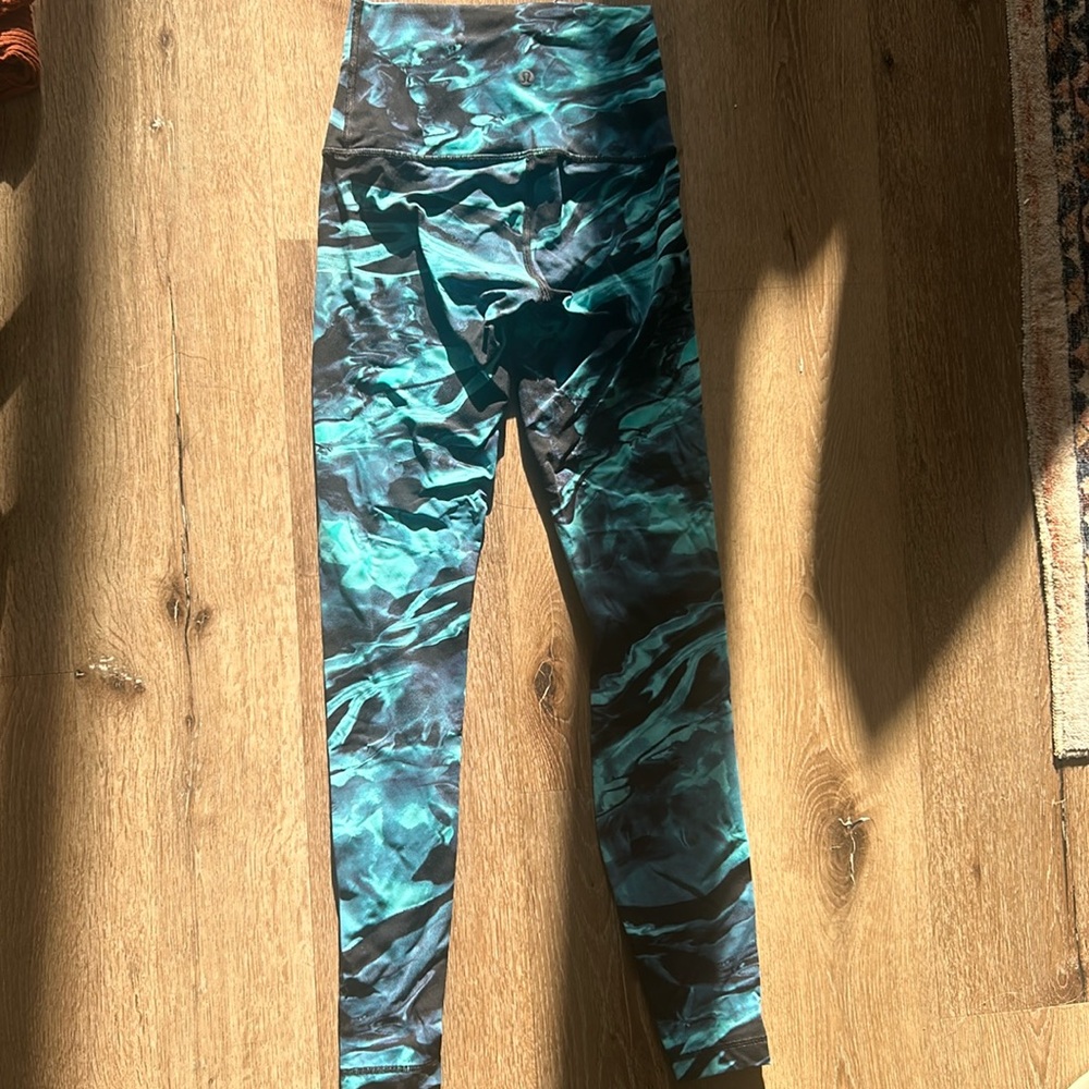 Lulu Lemon Tie Dye Blue Leggings